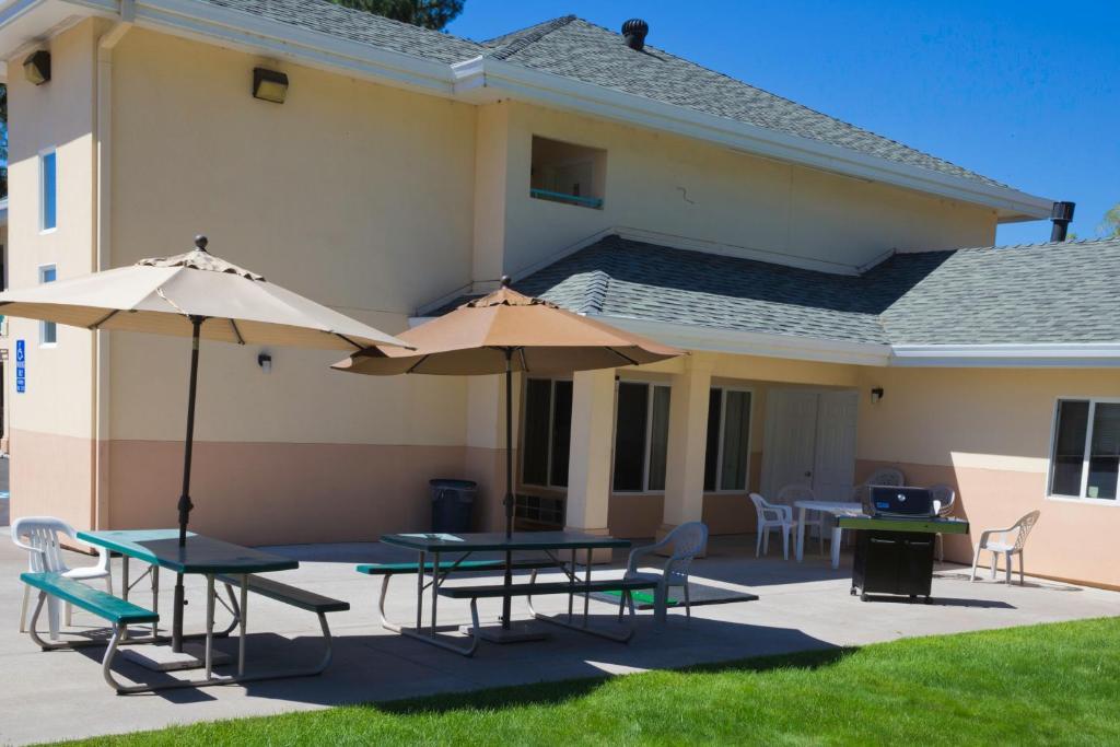 Shasta Pines Motel&Suites Burney Exterior foto