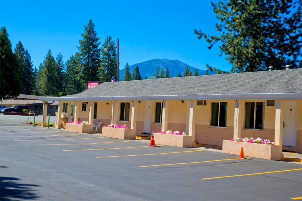 Shasta Pines Motel&Suites Burney Exterior foto